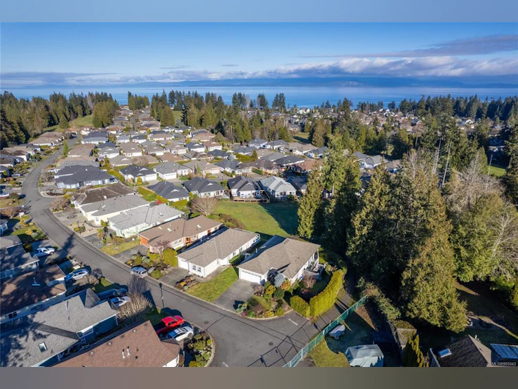 677 Windward Way, Qualicum Beach, BC, V9K 2K4 - 46