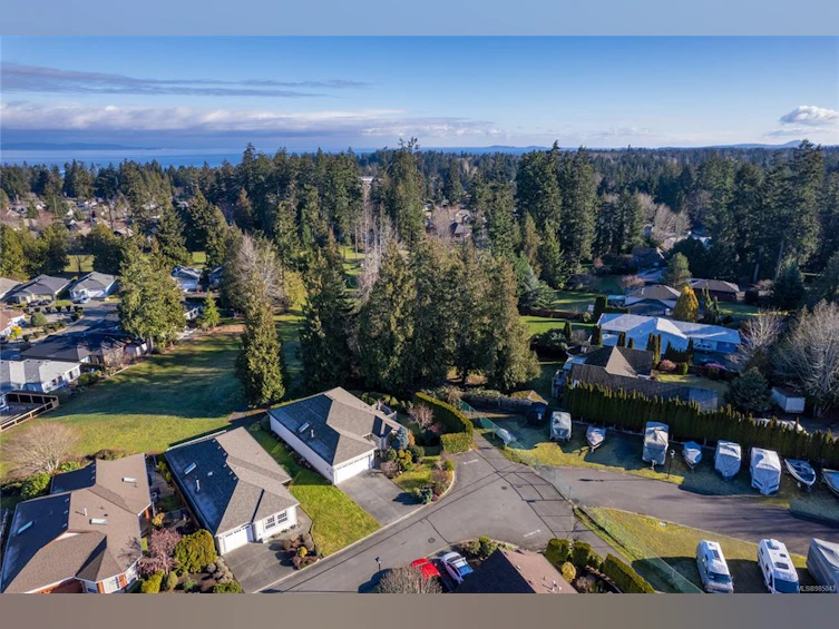 677 Windward Way, Qualicum Beach, BC, V9K 2K4 - 47