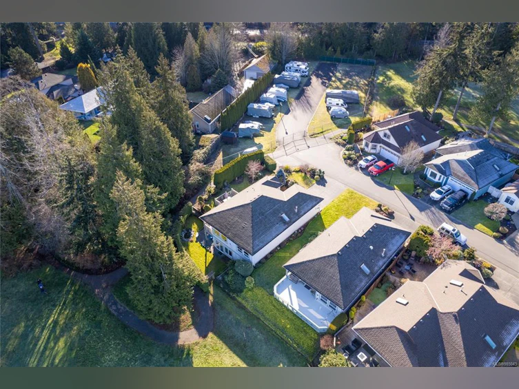 677 Windward Way, Qualicum Beach, BC, V9K 2K4 - 48