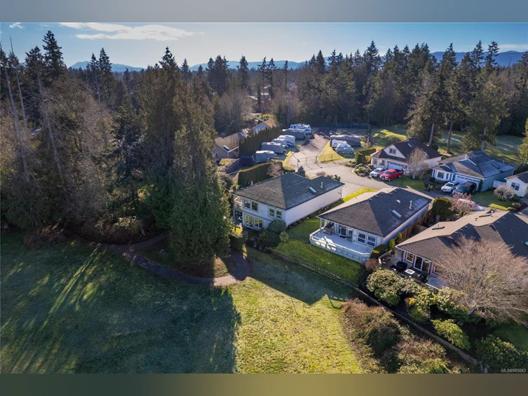 677 Windward Way, Qualicum Beach, BC, V9K 2K4 - 49
