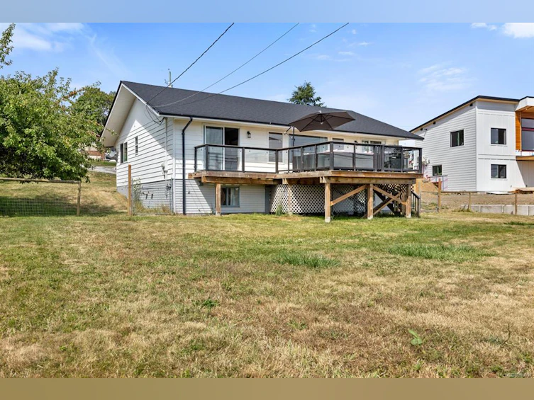 5626 1st Street, Union Bay, BC, V0R 3B0 - 3