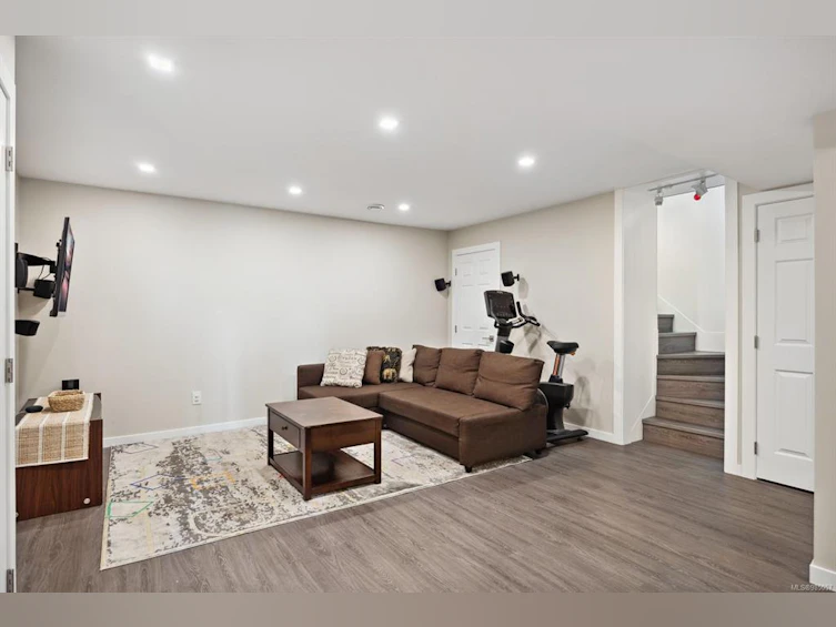 5626 1st Street, Union Bay, BC, V0R 3B0 - 6