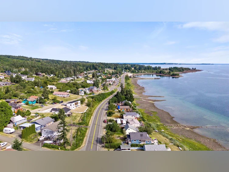 5626 1st Street, Union Bay, BC, V0R 3B0 - 14