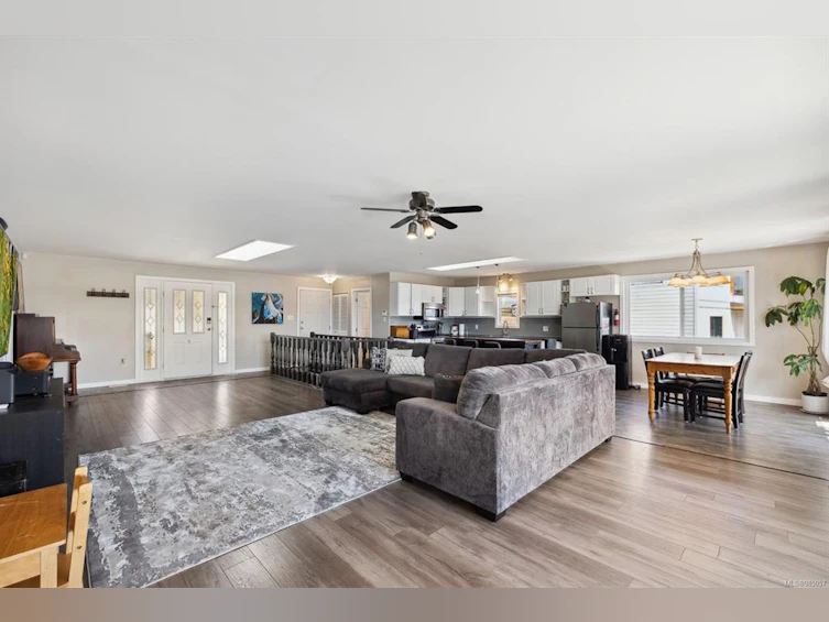 5626 1st Street, Union Bay, BC, V0R 3B0 - 19