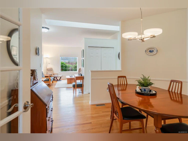 819 Tribune Place, Qualicum Beach, BC, V9K 2P1 - 3