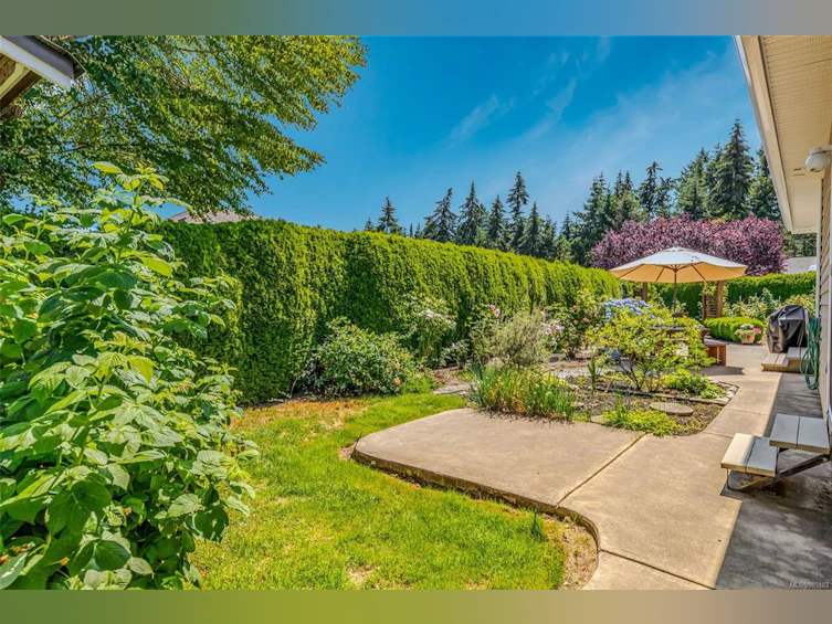 819 Tribune Place, Qualicum Beach, BC, V9K 2P1 - 9