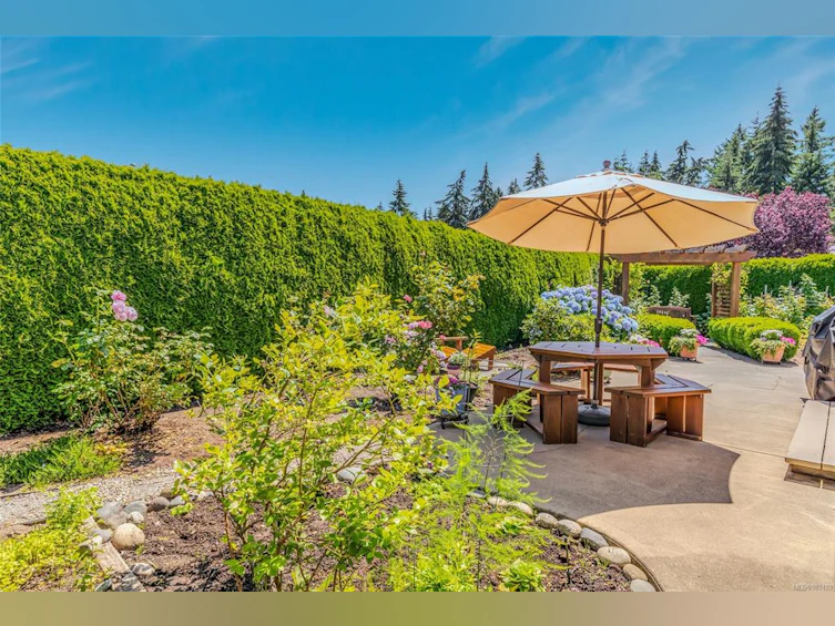 819 Tribune Place, Qualicum Beach, BC, V9K 2P1 - 10