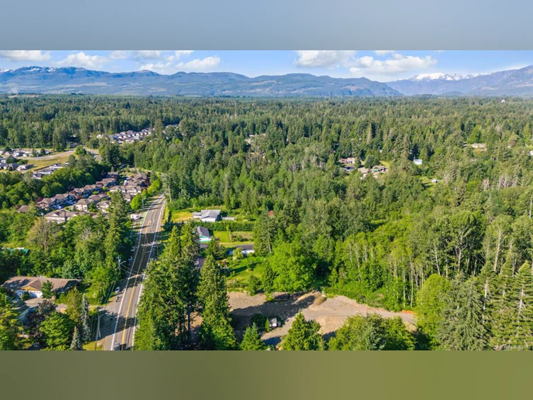 1917 Cumberland Road, Courtenay, BC - 8
