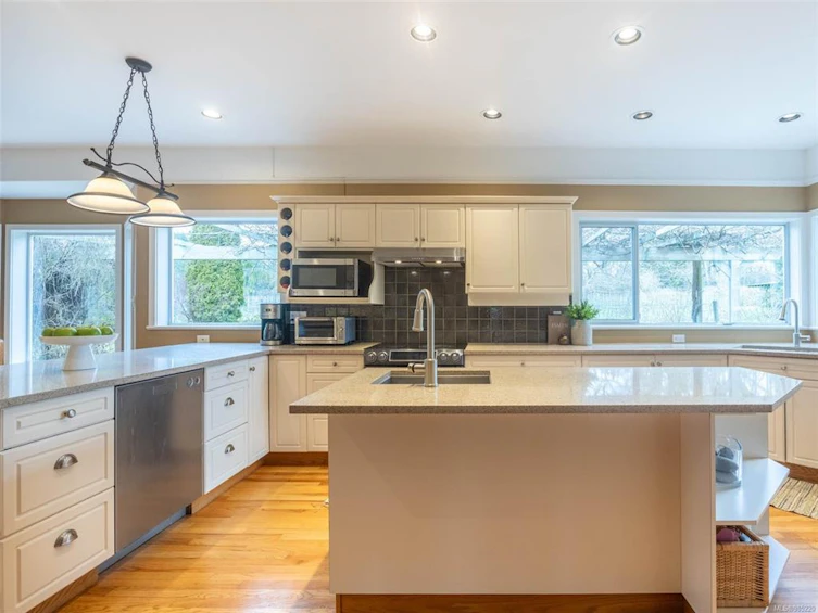 802 Towner Park Road, North Saanich, BC, V8L 5L6 - 15