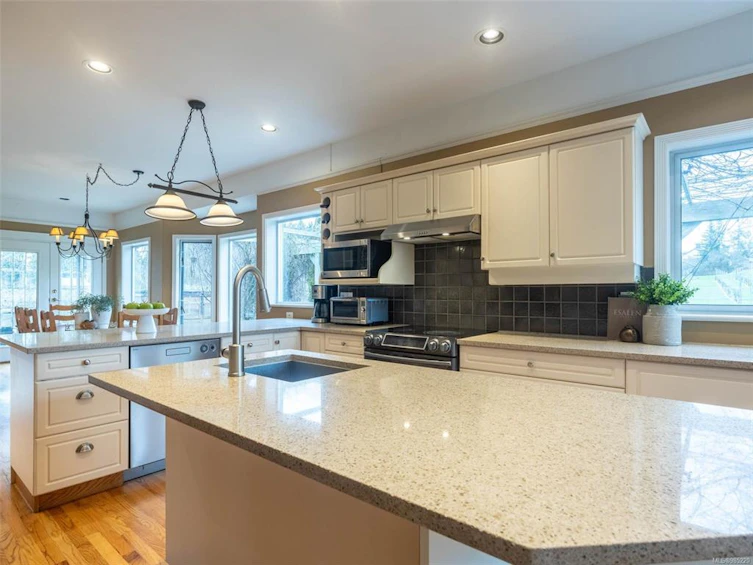 802 Towner Park Road, North Saanich, BC, V8L 5L6 - 16