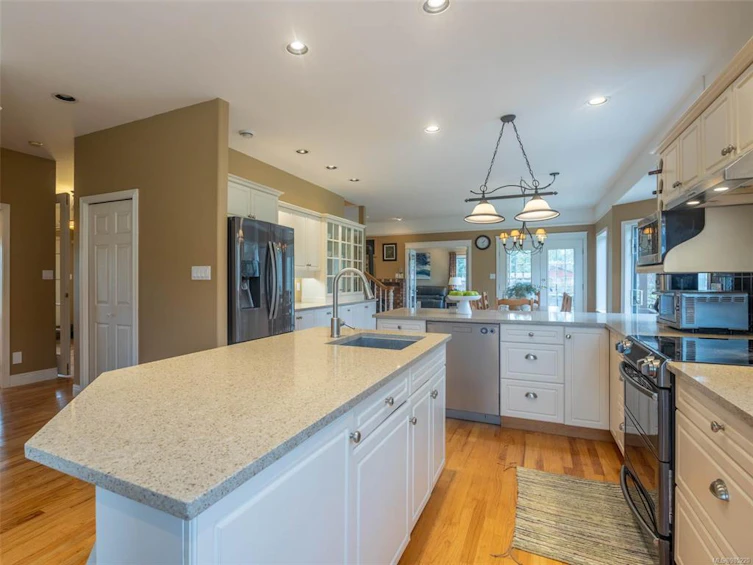 802 Towner Park Road, North Saanich, BC, V8L 5L6 - 17
