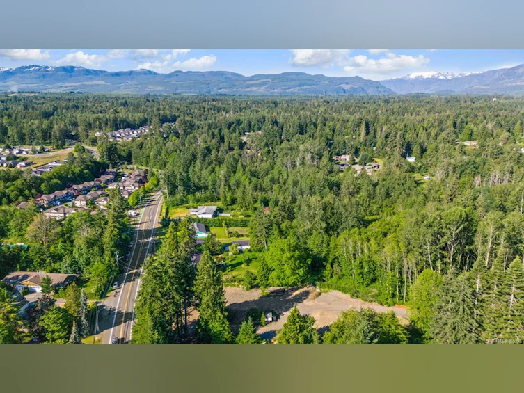 1927 Cumberland Road, Courtenay, BC - 8