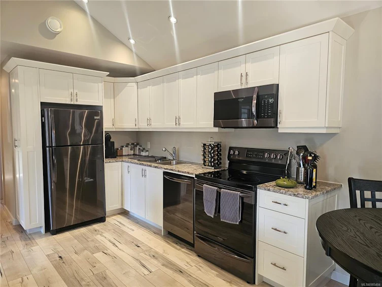 6030 Grandview Road, Port Alberni, BC, V9Y 8W1 - 3