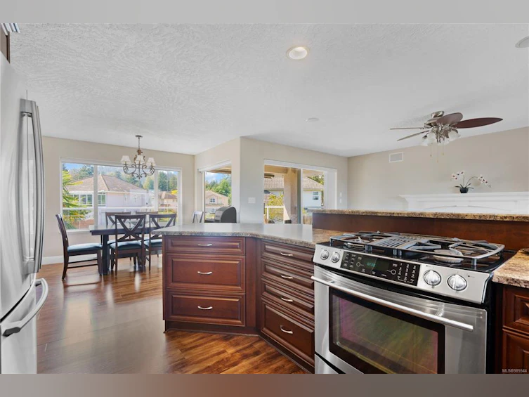 6255 Karen Court, Central Saanich, BC, V8Z 7K7 - 4