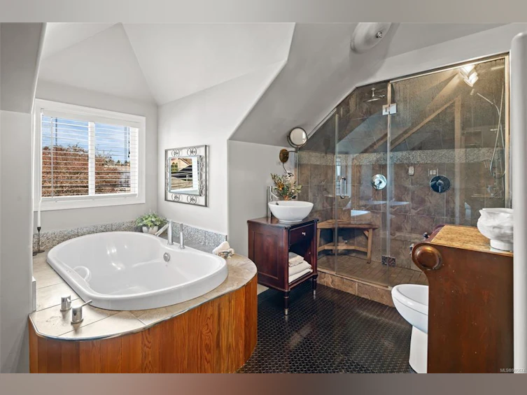 2023 Fernwood Road, Victoria, BC, V8T 2Y8 - 25