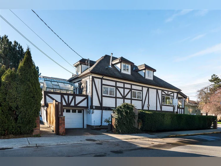 2023 Fernwood Road, Victoria, BC, V8T 2Y8 - 45