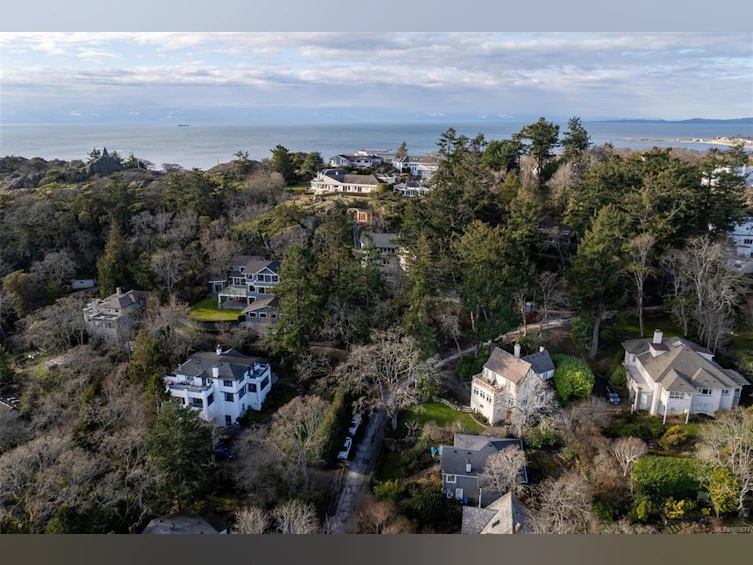 66 Sylvan Lane, Oak Bay, BC, V8S 2K8 - 2