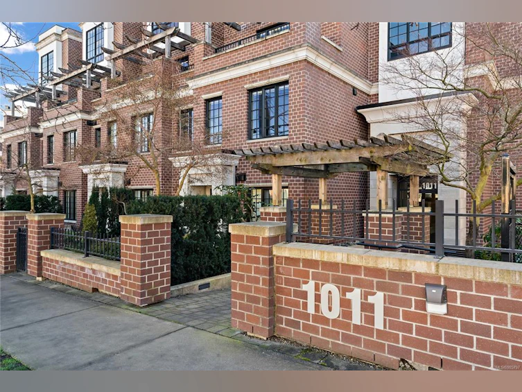 305-1011 Burdett Avenue, Victoria, BC, V8V 3G9 - 18