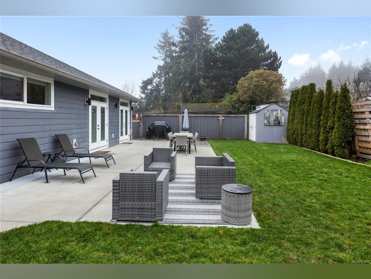 815 Douglas Avenue, Nanaimo, BC, V9R 4M9 - 23