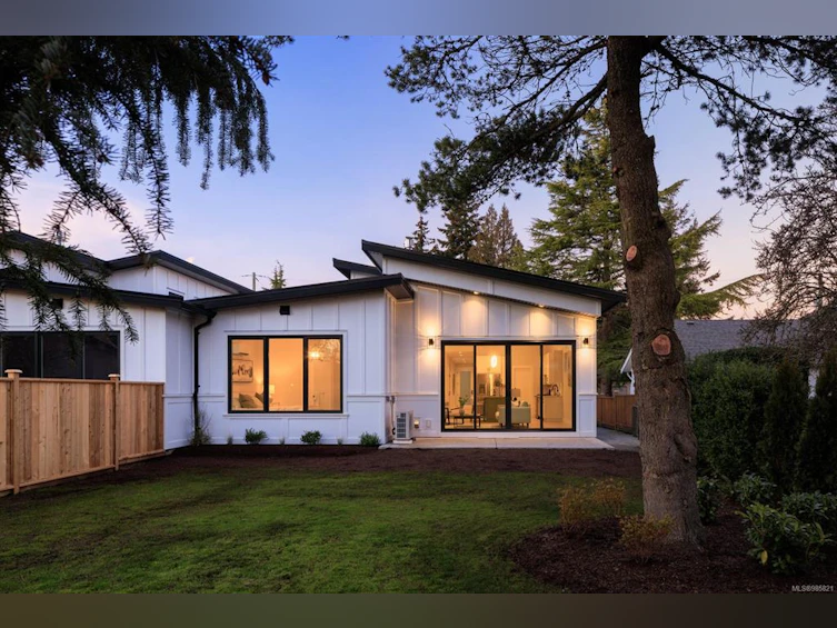 2271 Adela Place, Sidney, BC, V8L 1R1 - 24