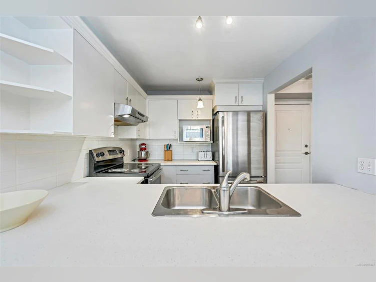 304-1025 Meares Street, Victoria, BC, V8V 3J7 - 10