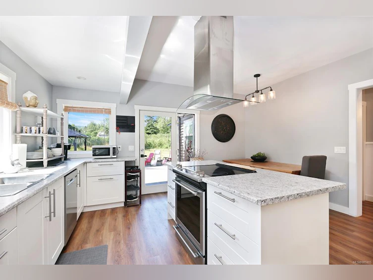 5617 Musgrave Road, Union Bay, BC, V0R 3B0 - 4