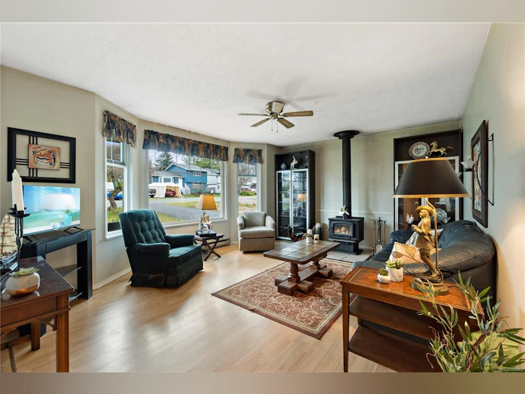 717 Nanoose Avenue, Parksville, BC, V9P 1E9 - 2