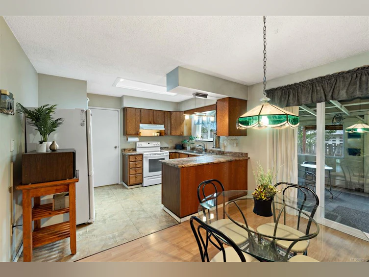 717 Nanoose Avenue, Parksville, BC, V9P 1E9 - 4