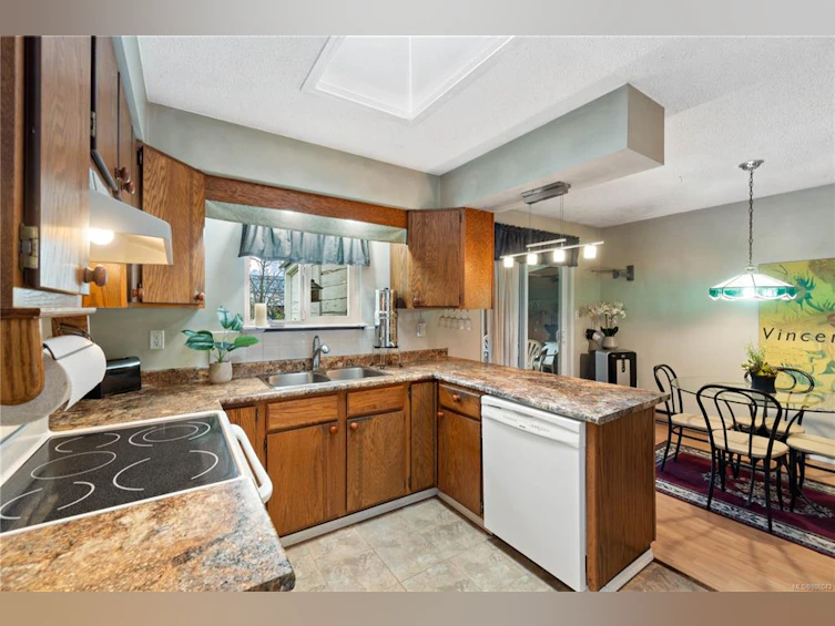 717 Nanoose Avenue, Parksville, BC, V9P 1E9 - 9