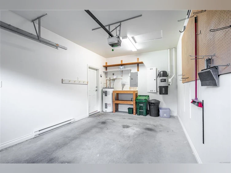 6-9625 Fifth Street, Sidney, BC, V8L 2W7 - 31