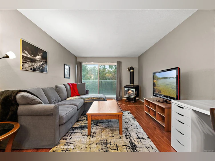 205-2022 Foul Bay Road, Oak Bay, BC, V8R 5A9 - 2