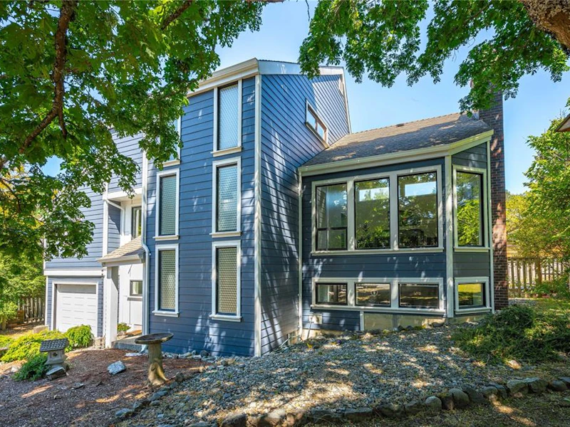 4020 Travis Place, Saanich BC V8X 4A8