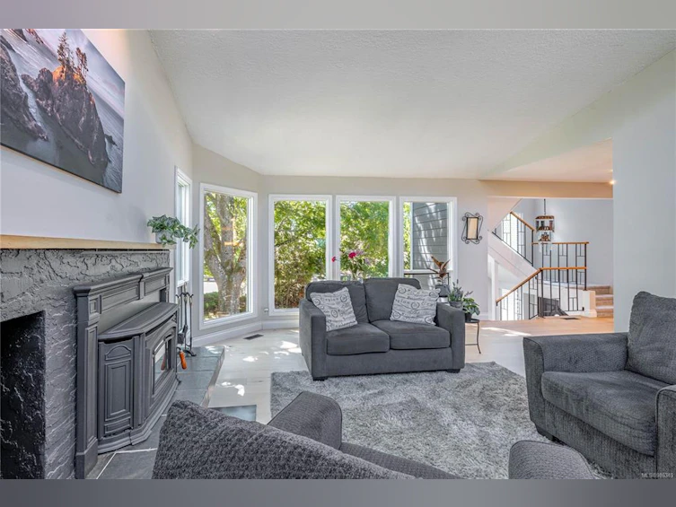 4020 Travis Place, Saanich, BC, V8X 4A8 - 10