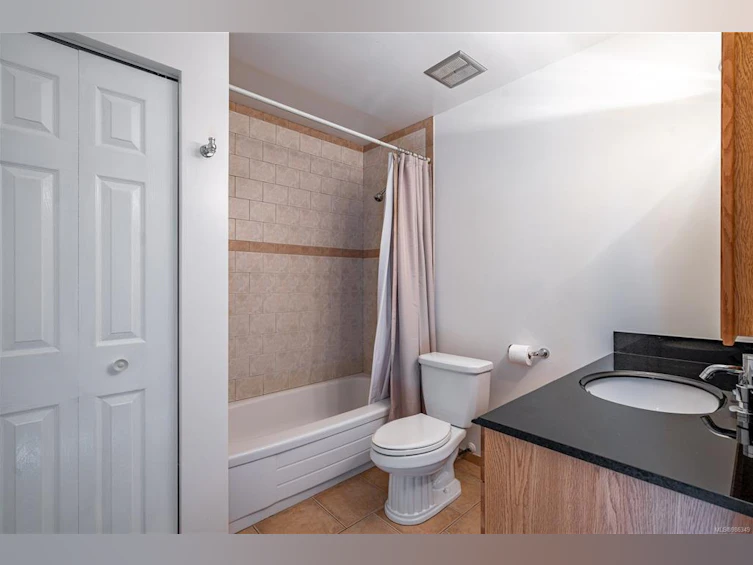 4020 Travis Place, Saanich, BC, V8X 4A8 - 24
