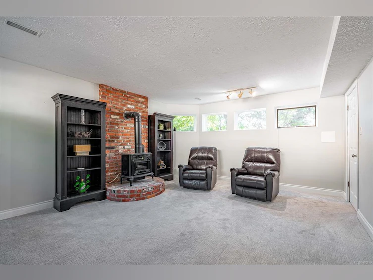 4020 Travis Place, Saanich, BC, V8X 4A8 - 31