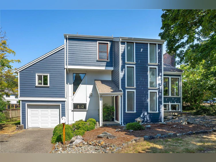 4020 Travis Place, Saanich, BC, V8X 4A8 - 37