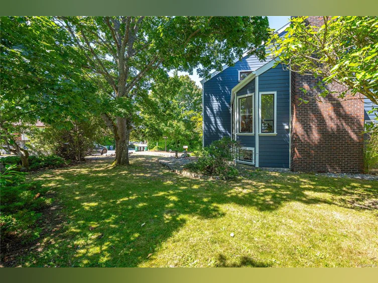 4020 Travis Place, Saanich, BC, V8X 4A8 - 40