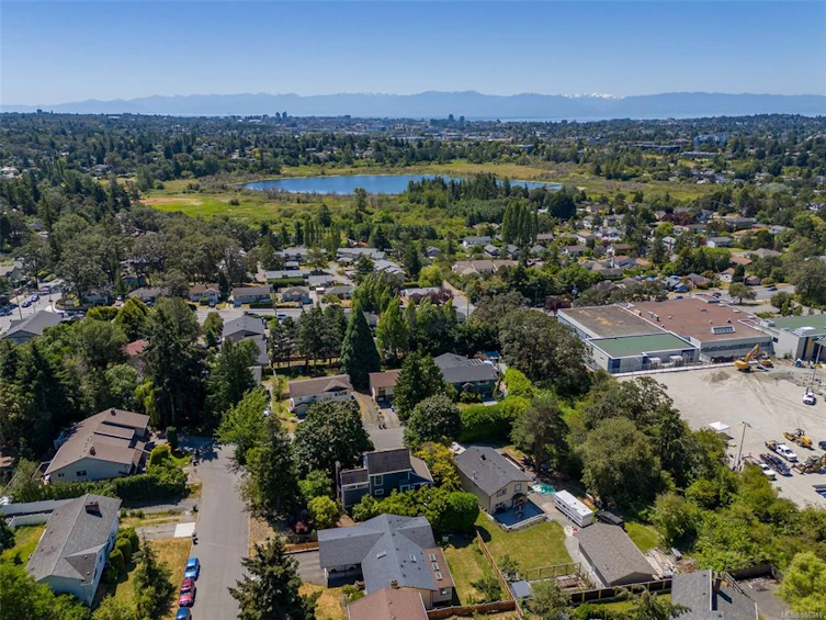 4020 Travis Place, Saanich, BC, V8X 4A8 - 54