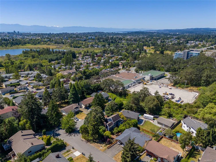 4020 Travis Place, Saanich, BC, V8X 4A8 - 55