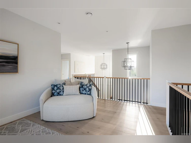 3880 Cadboro Bay Road, Saanich, BC, V8N 4G5 - 42