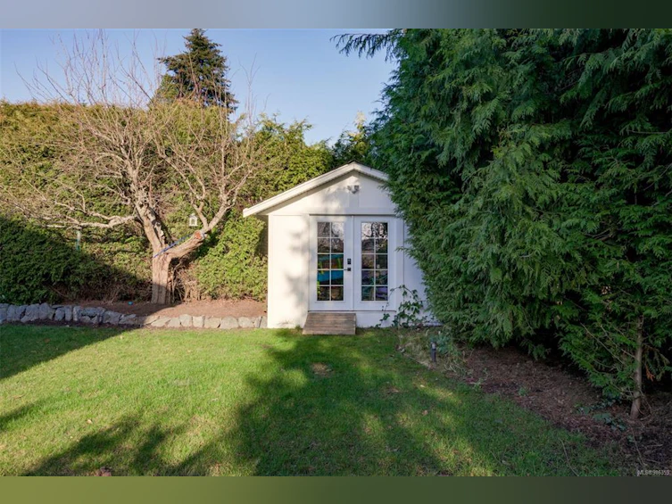 3880 Cadboro Bay Road, Saanich, BC, V8N 4G5 - 61