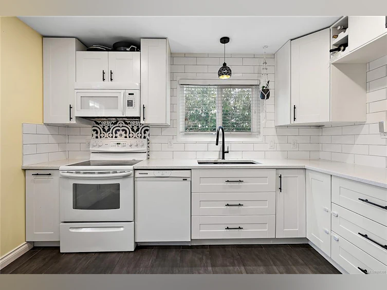 7960 Lochside Drive, Central Saanich, BC, V8M 1V6 - 8