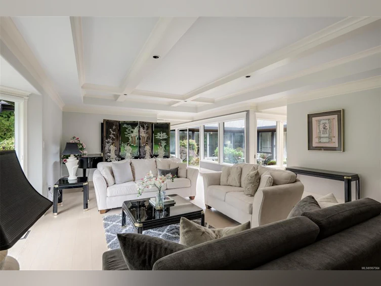 2625 E Macdonald Drive, Saanich, BC, V8N 1Y1 - 8