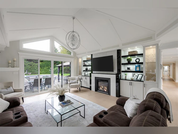 2625 E Macdonald Drive, Saanich, BC, V8N 1Y1 - 21