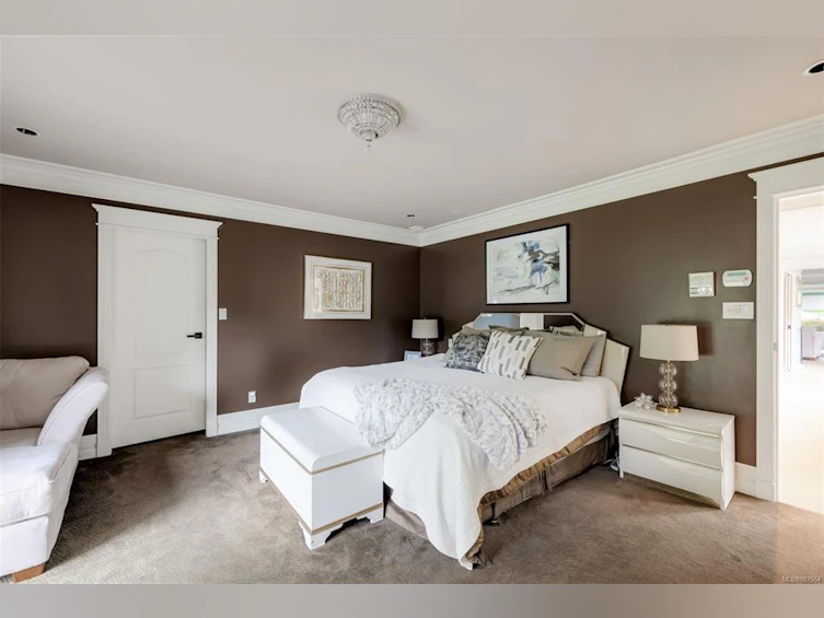 2625 E Macdonald Drive, Saanich, BC, V8N 1Y1 - 31