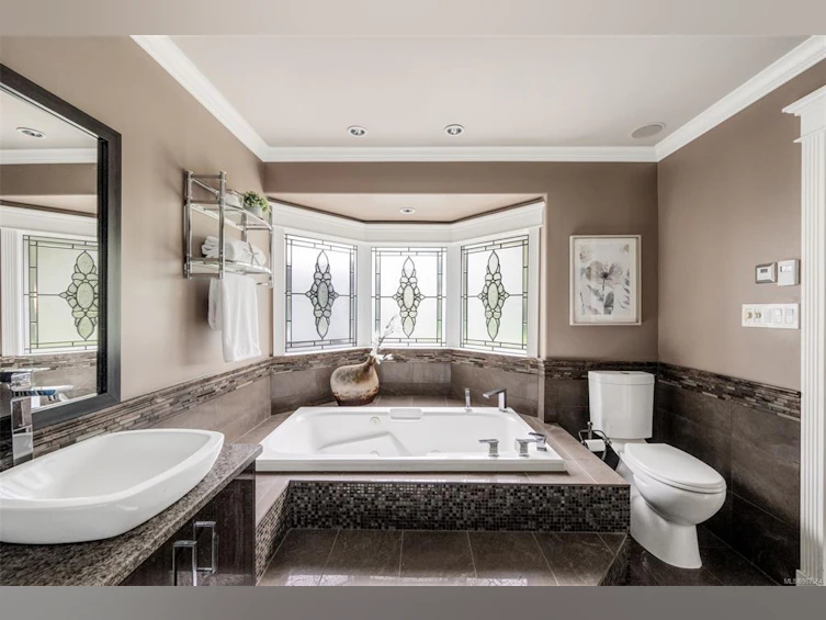 2625 E Macdonald Drive, Saanich, BC, V8N 1Y1 - 32