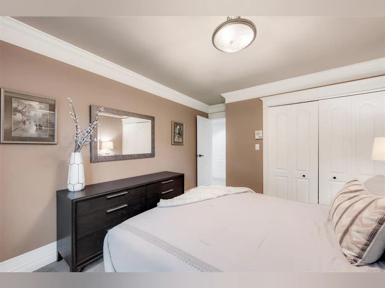 2625 E Macdonald Drive, Saanich, BC, V8N 1Y1 - 37