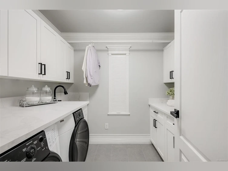 2625 E Macdonald Drive, Saanich, BC, V8N 1Y1 - 38