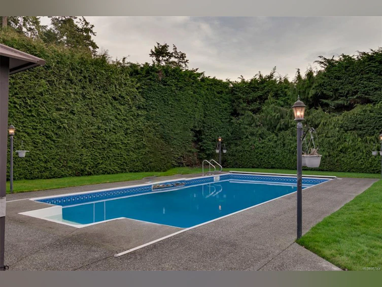 2625 E Macdonald Drive, Saanich, BC, V8N 1Y1 - 39