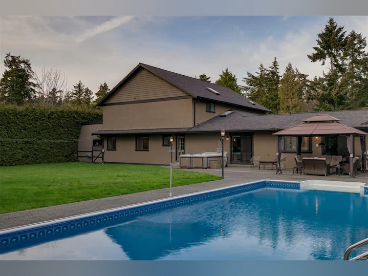 2625 E Macdonald Drive, Saanich, BC, V8N 1Y1 - 41